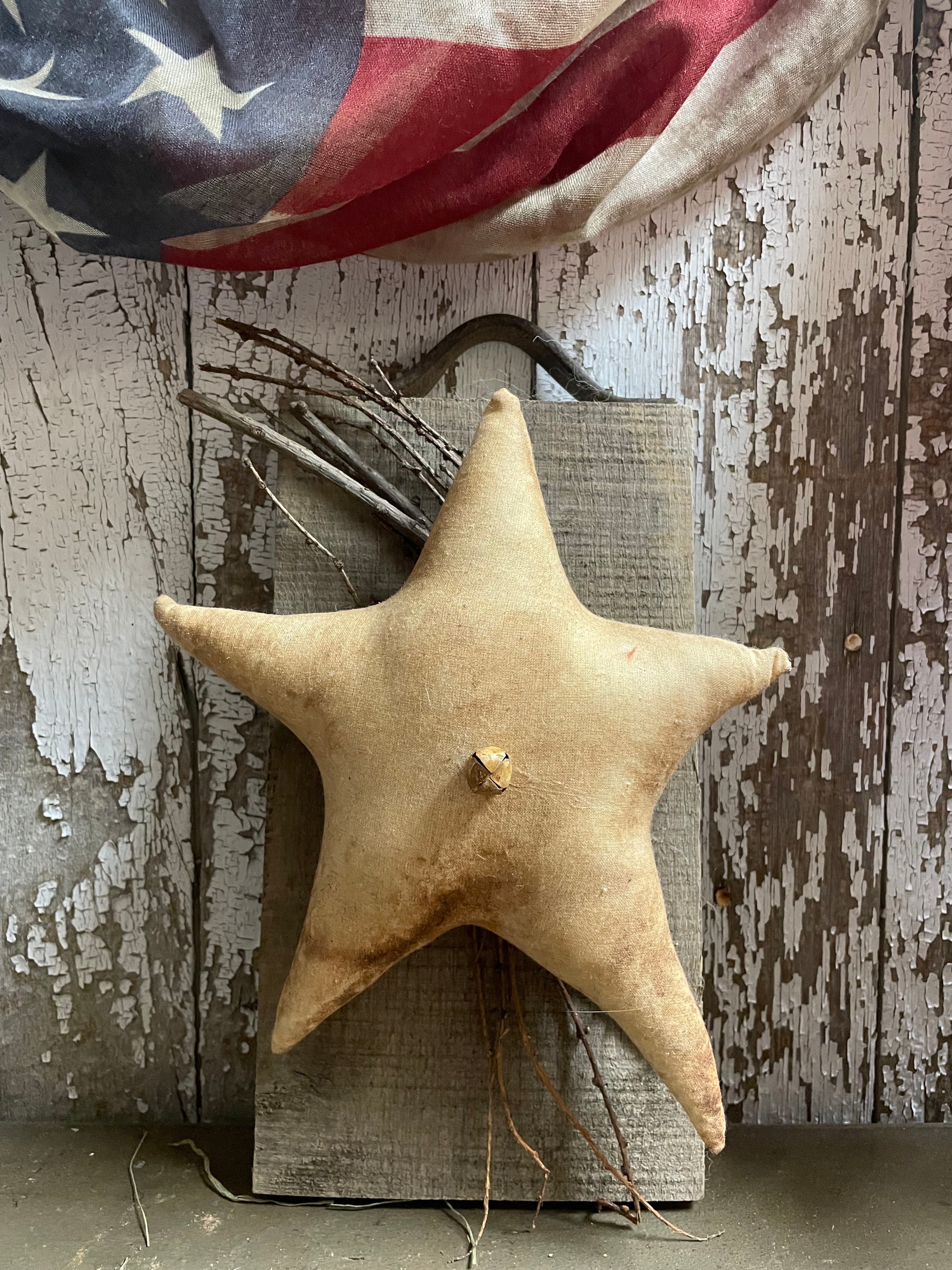 Primitive Grungy White Star On Board With Hanger 13x8
