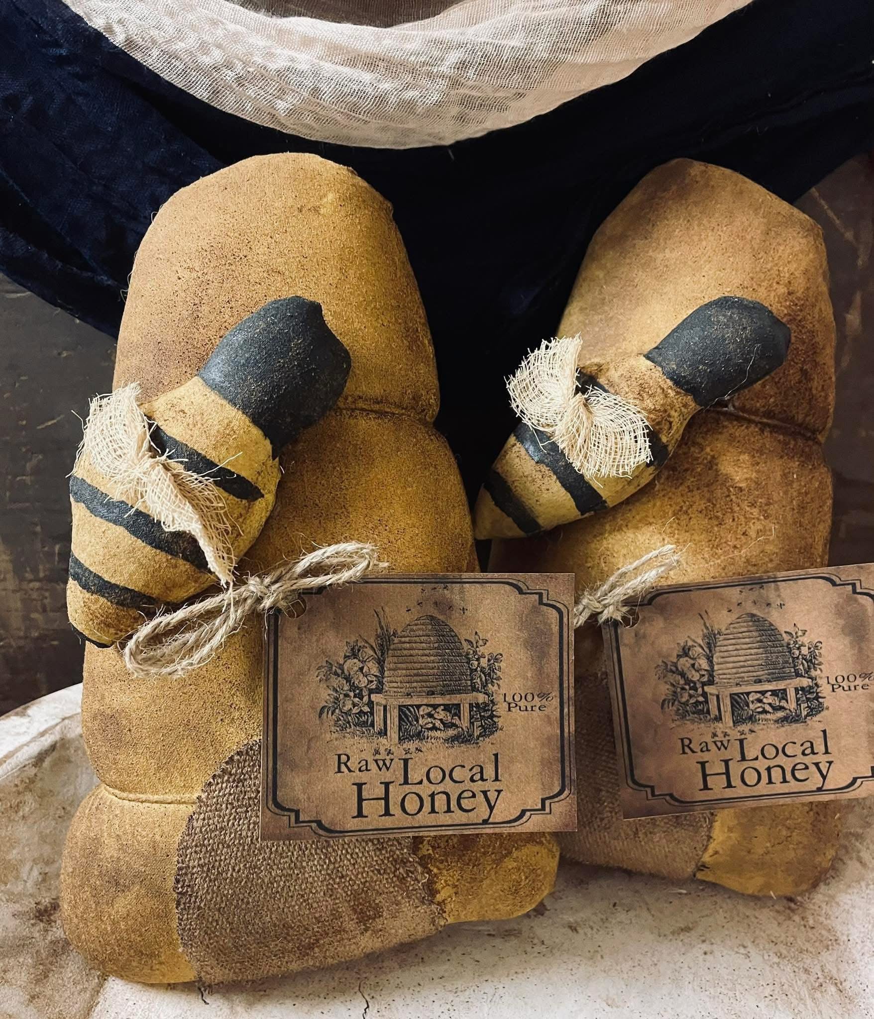 Small Primitive Grungy Bee Skep 8x5