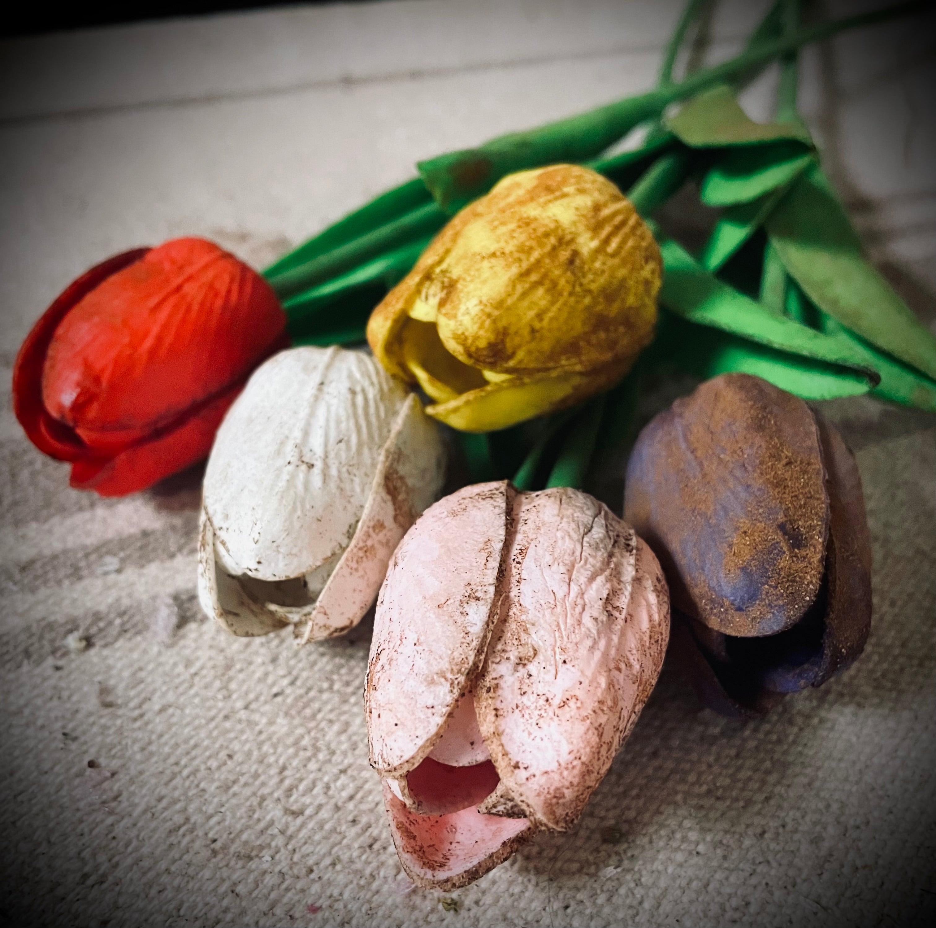 5 Primitive Grunged Faux Tulips 14x1