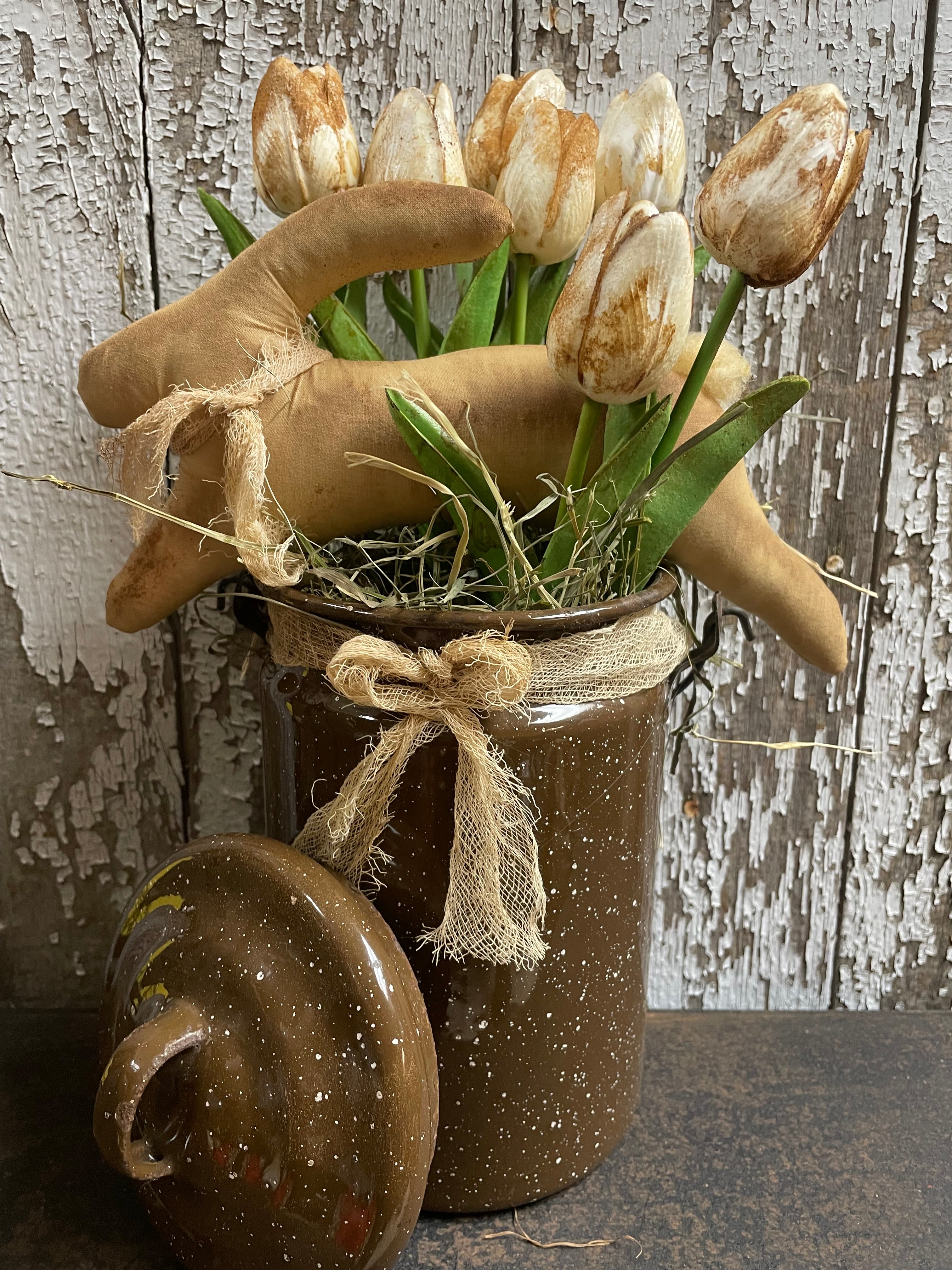 7 Primitive Tulips And A Bunny In Antique Enamelware Brown Speckled Pot Gathering 15x11