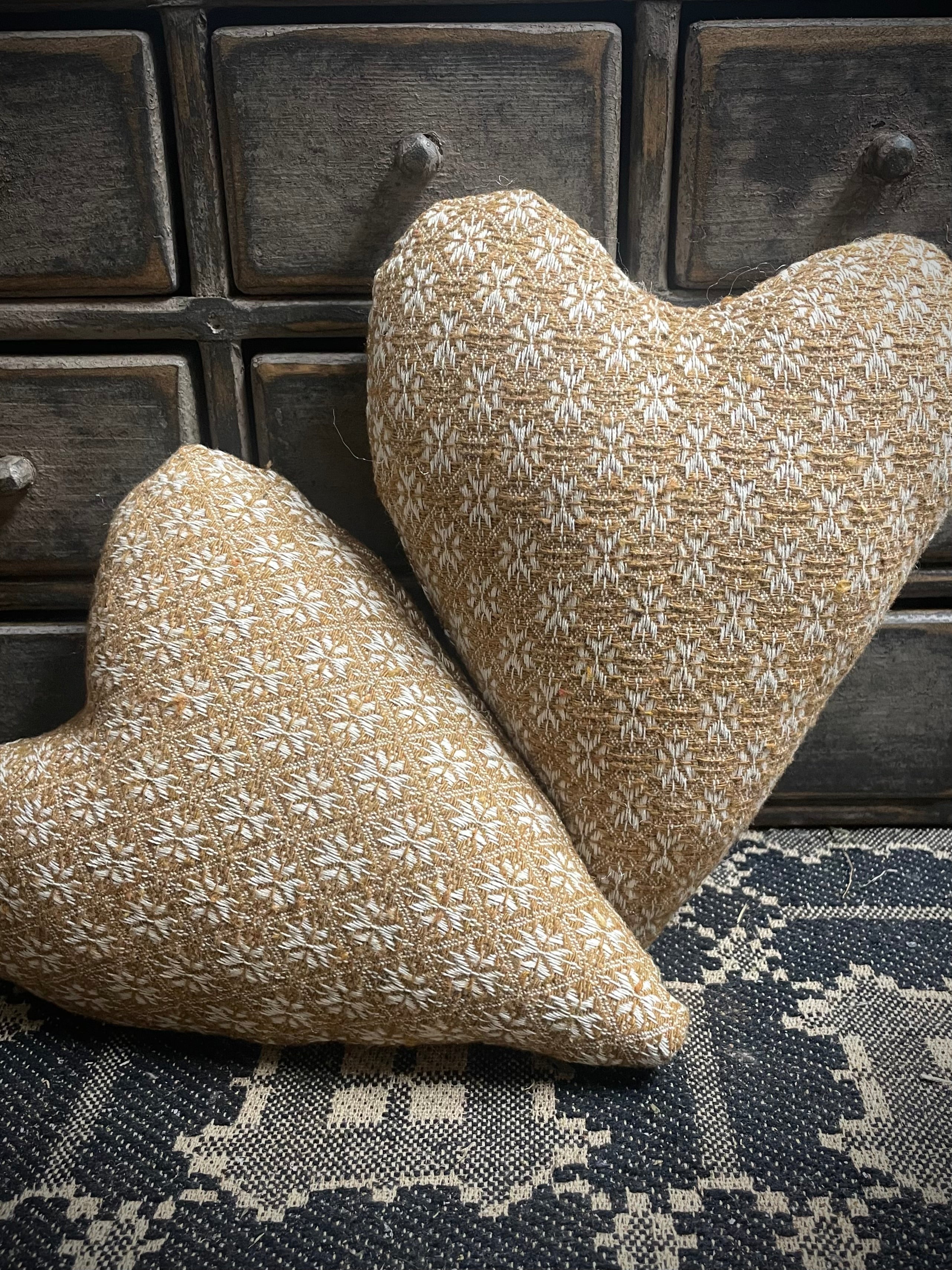 Primitive Handmade Valentines Coverlet Heart Mustard 10x9