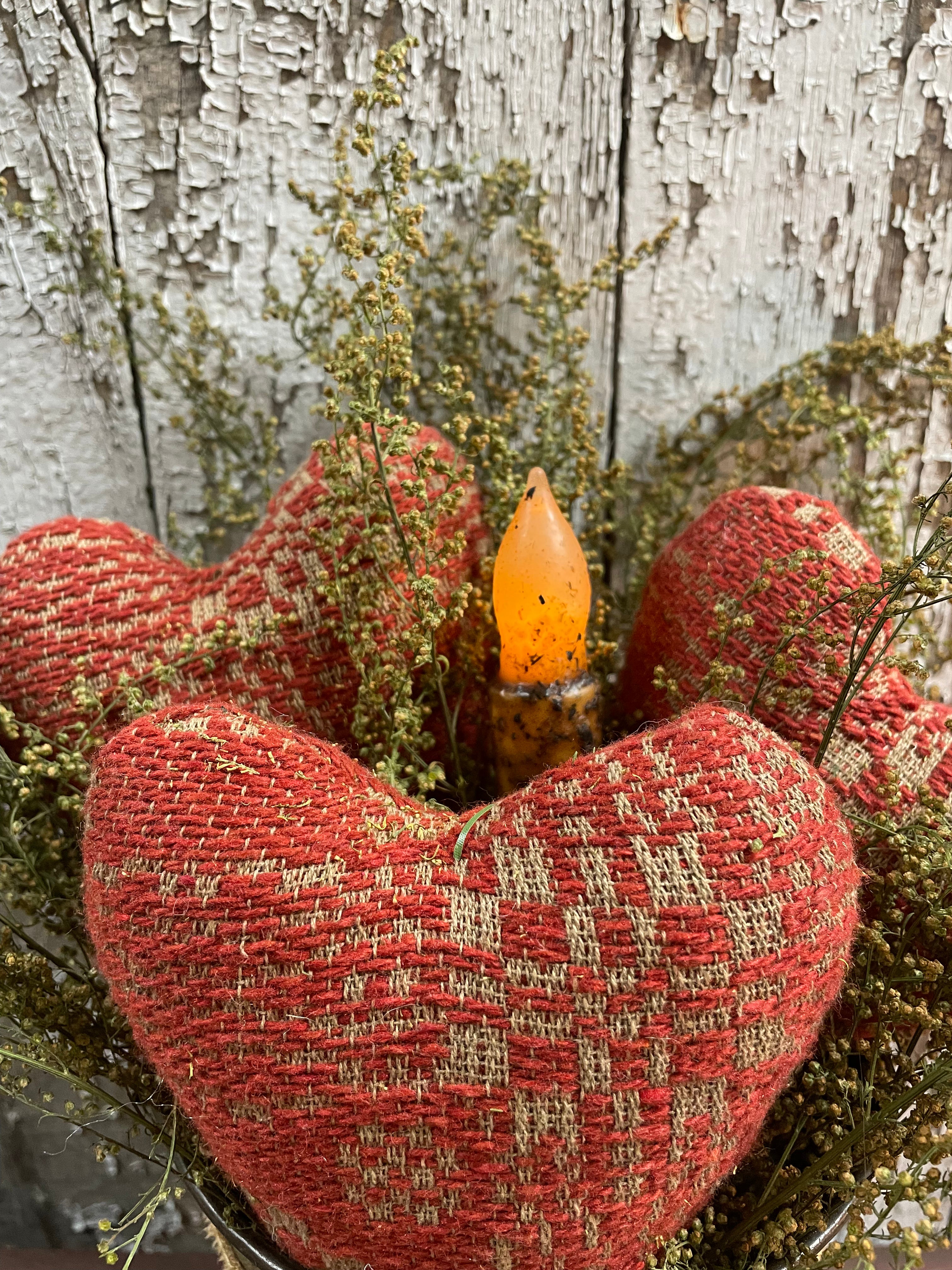 Primitive Valentines Coverlet Hearts In Antique Bundt Mold Gathering 12x10