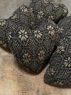 5 Primitive Handmade Valentines Coverlet Hearts Black 3x3