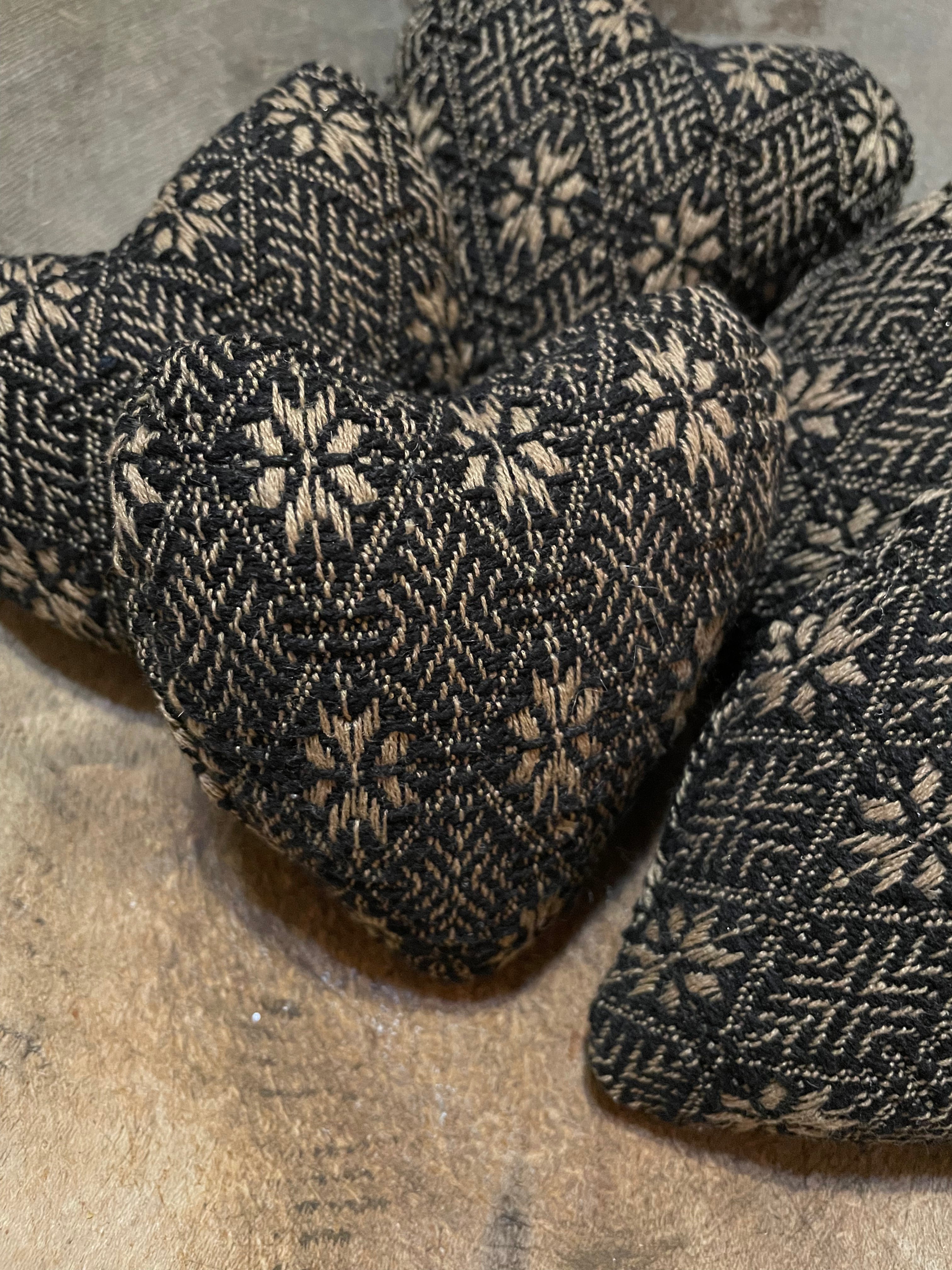 5 Primitive Handmade Valentines Coverlet Hearts Black 3x3