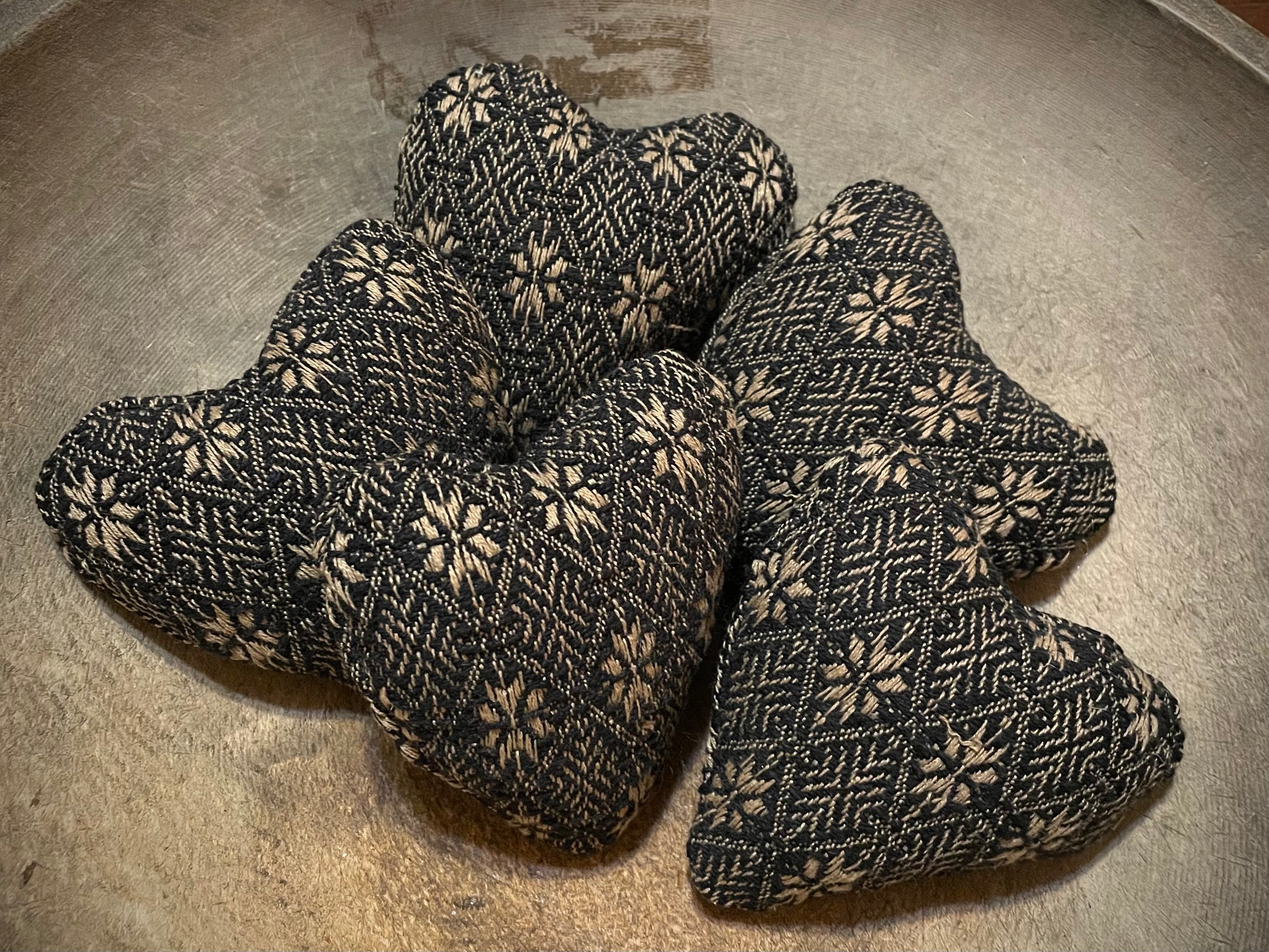 5 Primitive Handmade Valentines Coverlet Hearts Black 3x3