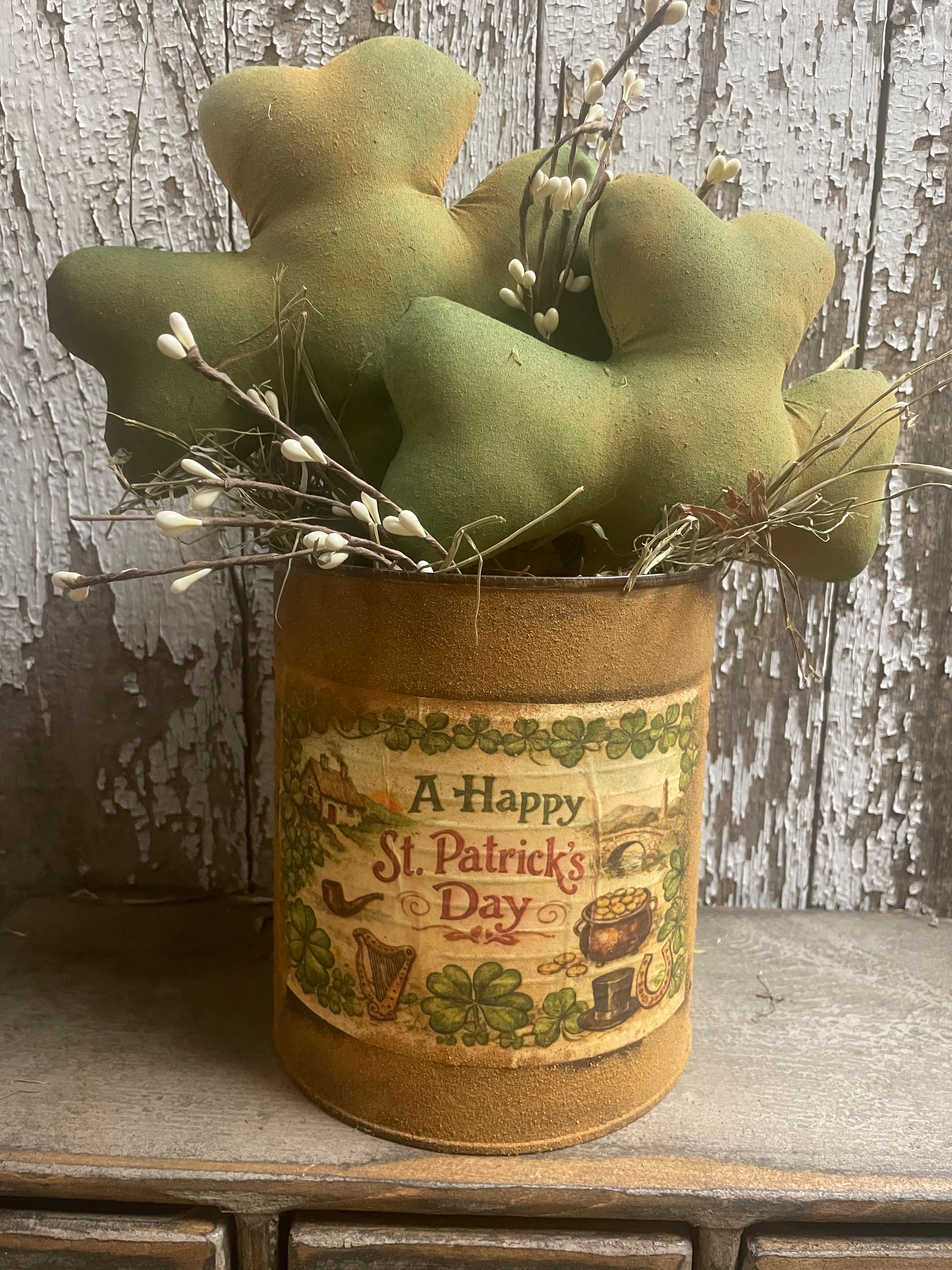 Primitive Shamrocks In Can Sitter 14x11