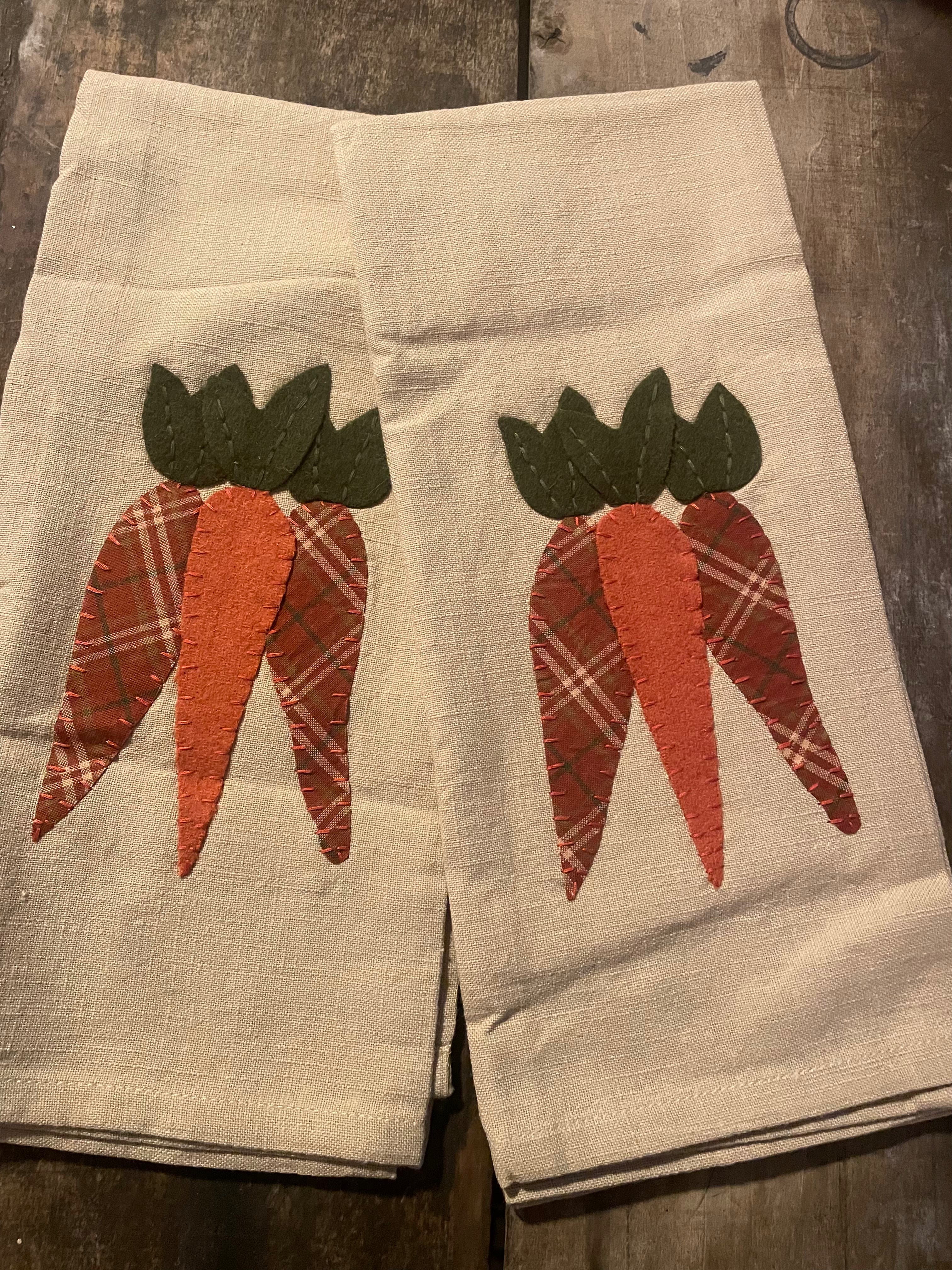 Primitive Towel With Carrots 28x17