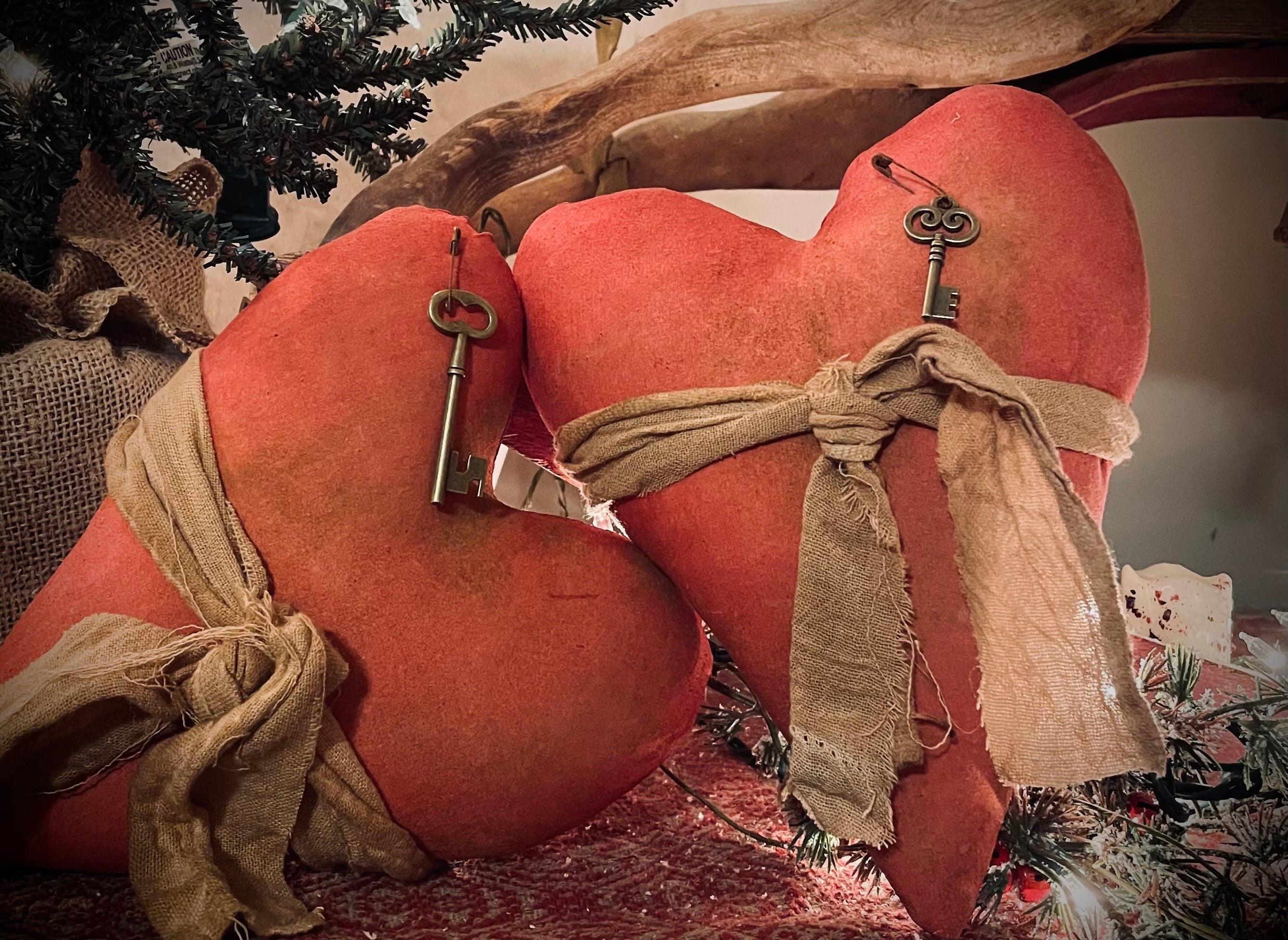 2 Primitive Valentines Heart With Key 10x9