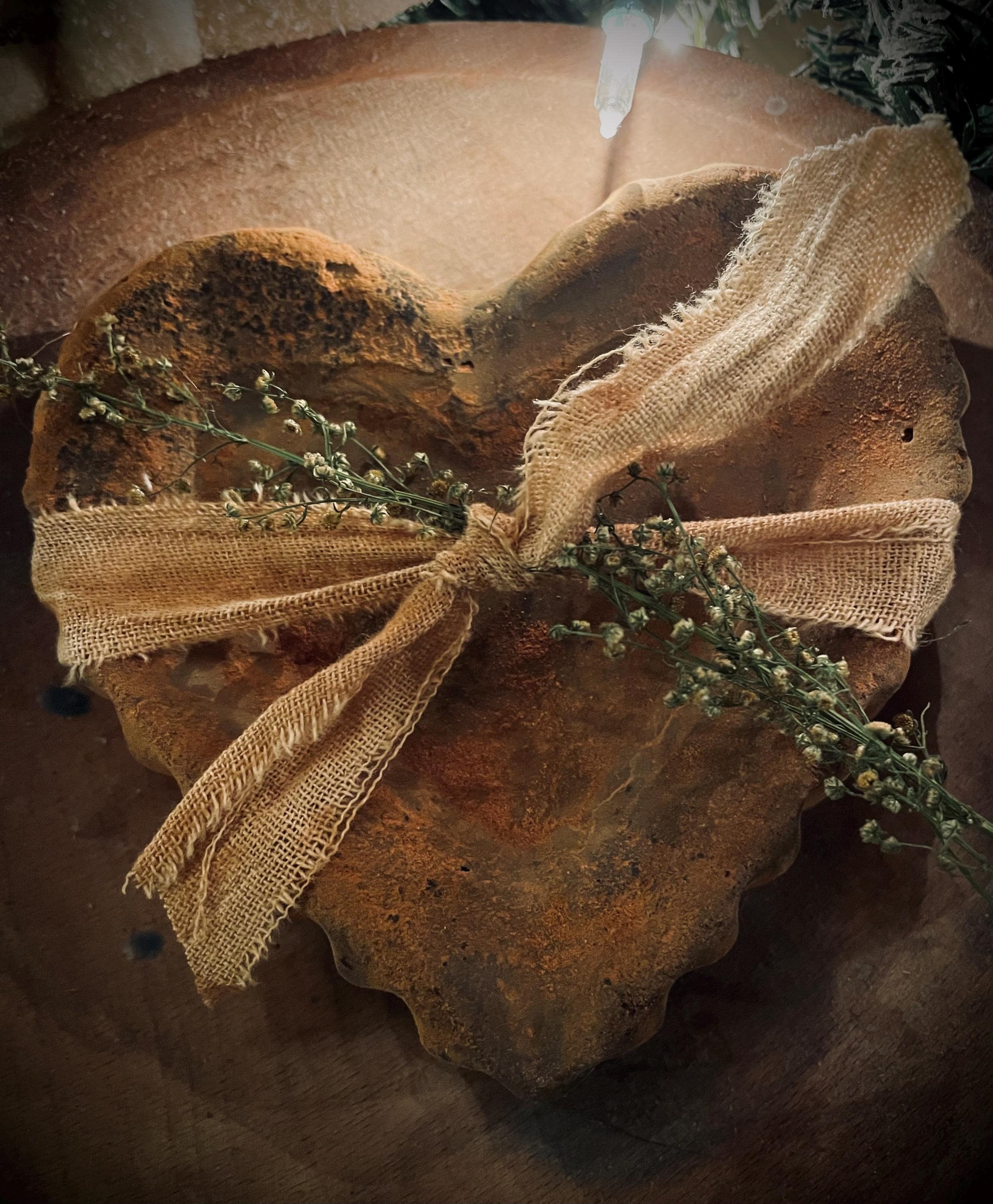 Primitive Blackened Wax Grungy Heart Bowl Filler 5x5