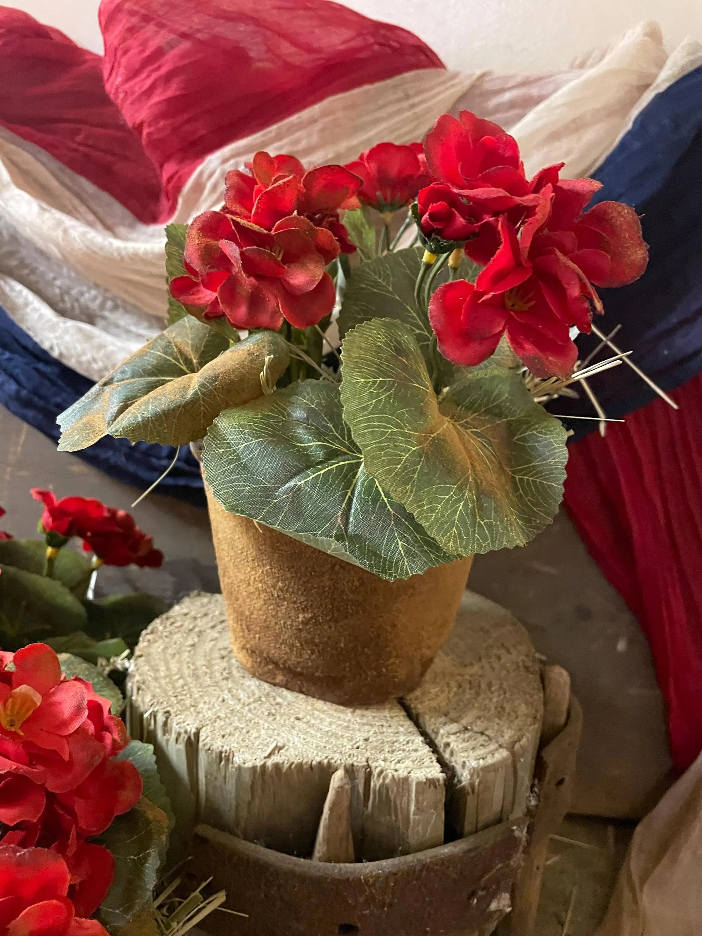 Primitive Grungy Faux Geranium Pot Shelf Sitter Large 8x6