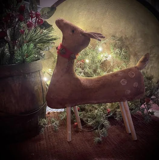 Primitive Grungy Christmas Reindeer Free Standing 11x11